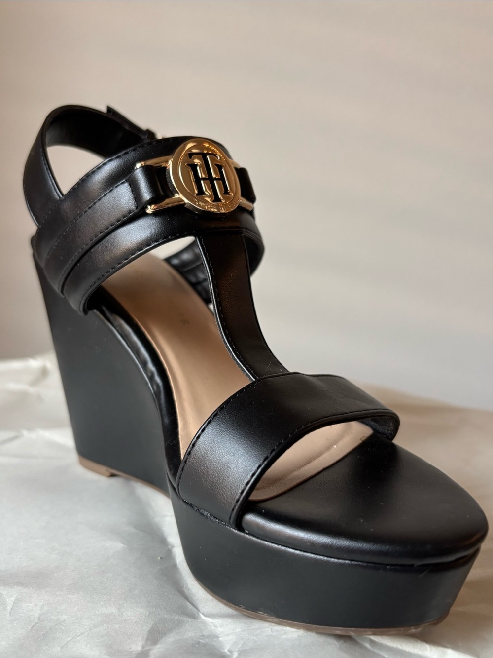 Tommy Hilfiger Black Platform Wedge Sandals – Women’s Size 6